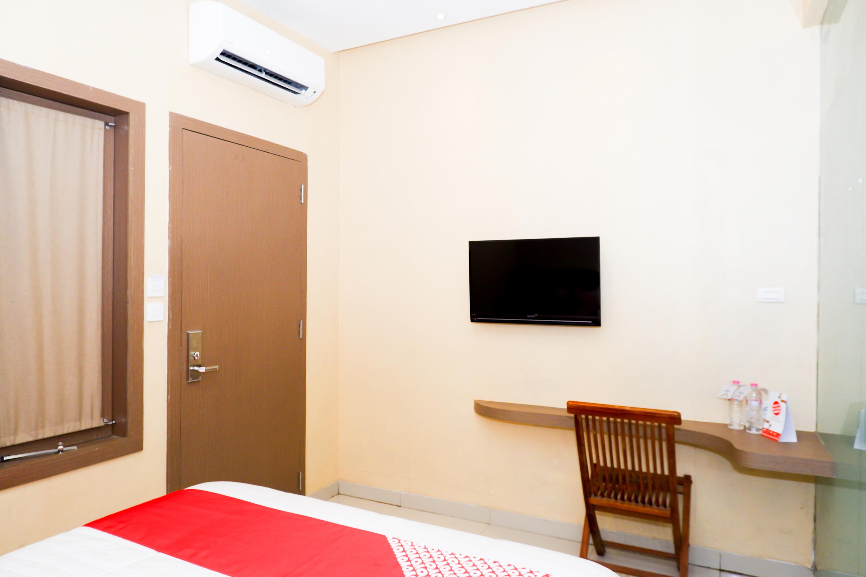 Hotel OYO 379 Grand Mundu Semarang Exterior foto
