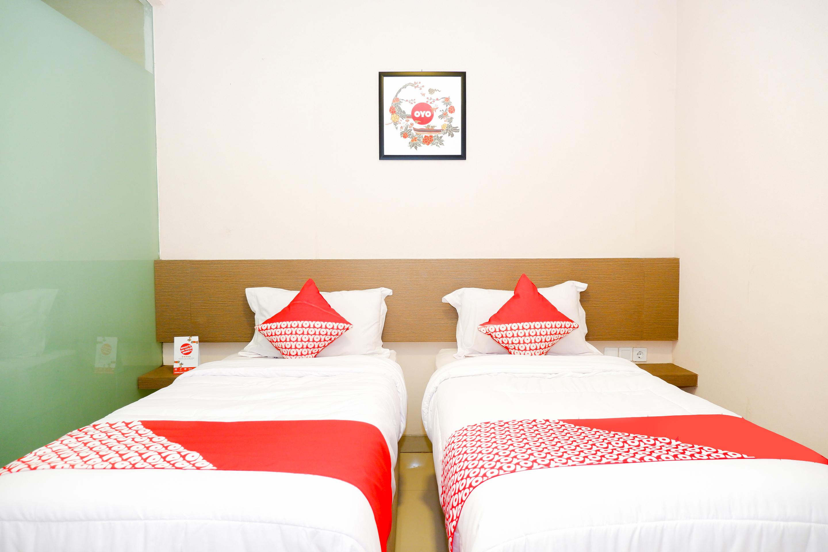 Hotel OYO 379 Grand Mundu Semarang Exterior foto